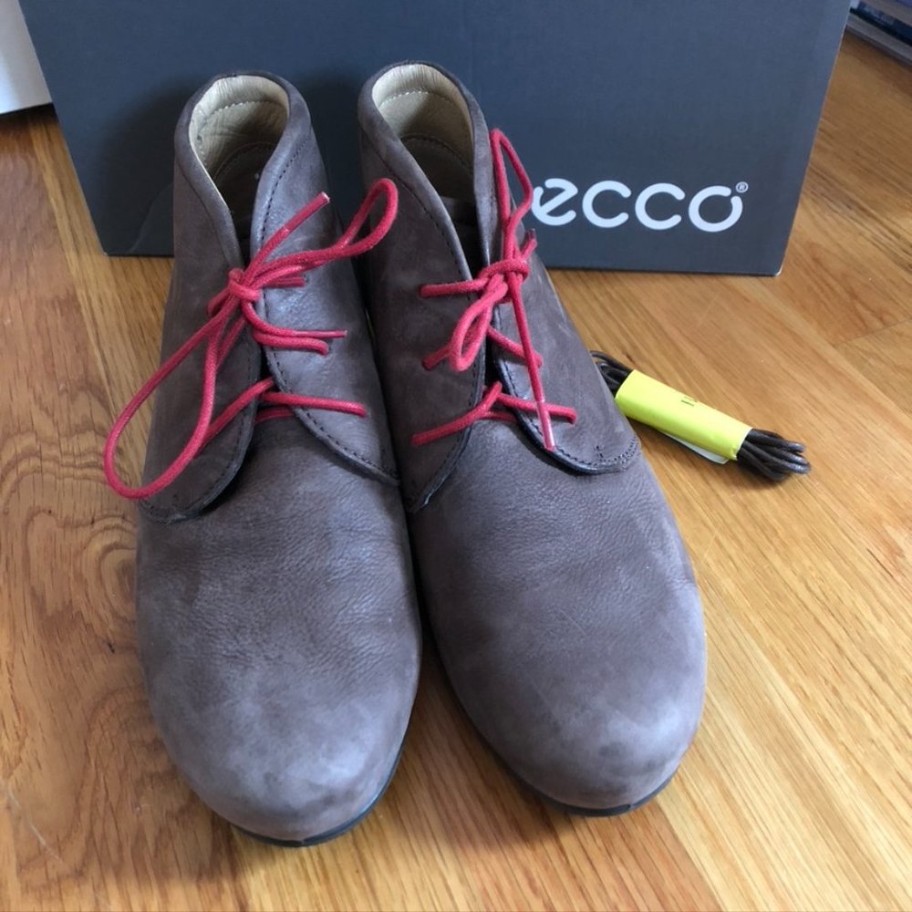 Ecco Sculptured Low Cut Lace Bootie - 5.5
